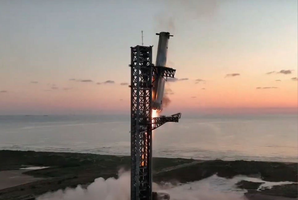 SpaceX Starship test ends in failure after successful booster catch at launch pad