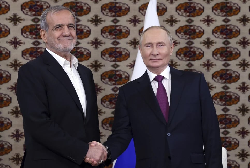 Iranian president arrives in Russia to ink partnership treaty