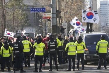 Impeached South Korean president arrives at court to argue against his arrest