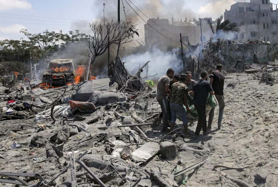 Israeli attacks kill 8 in Gaza as ceasefire deal delayed