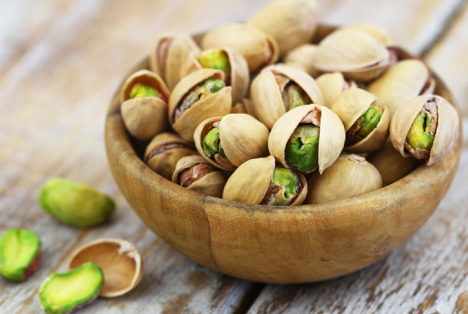 Daily pistachios proven to protect eyesight with age