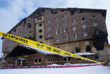 Man saves 11 lives in Bolu hotel fire by tying bedsheets together