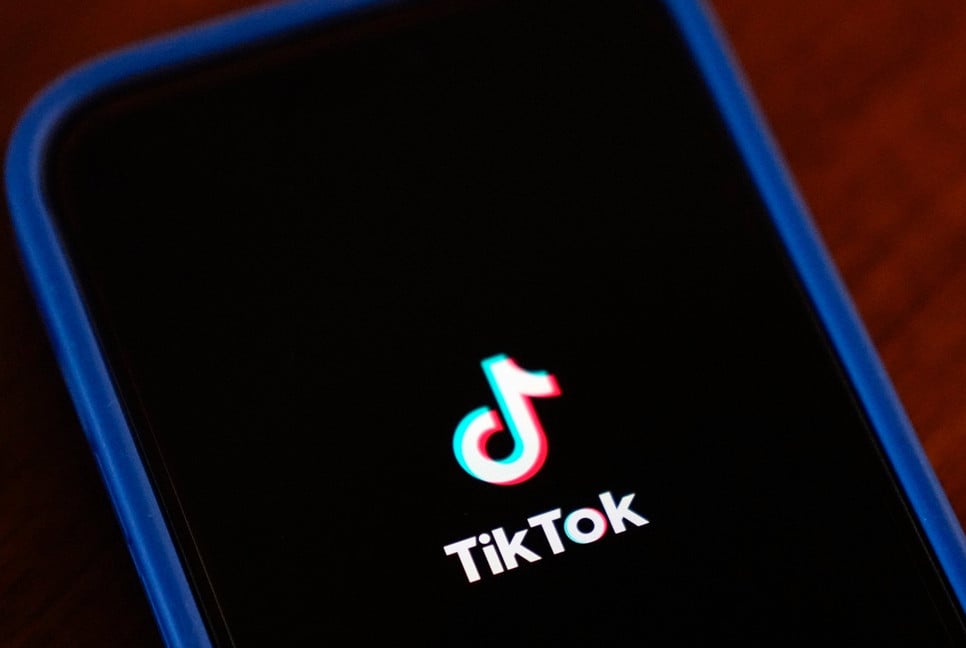 Trump administration negotiates deal for Oracle to take over TikTok