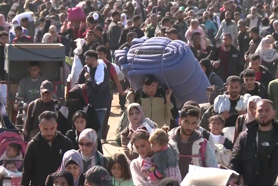 Over 200,000 enter north Gaza on foot in 2 hrs, says official