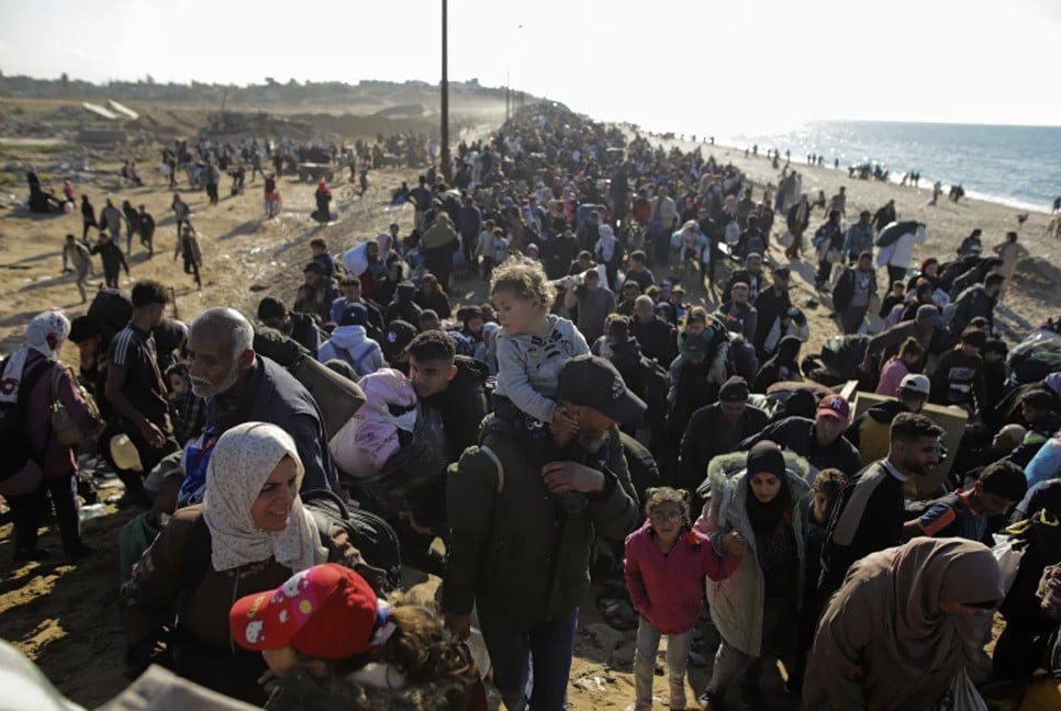 Palestinians celebrate their return to Gaza after long war