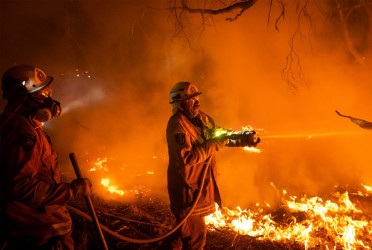 Firefighters seek 'upper hand' as blaze hits rural Australia