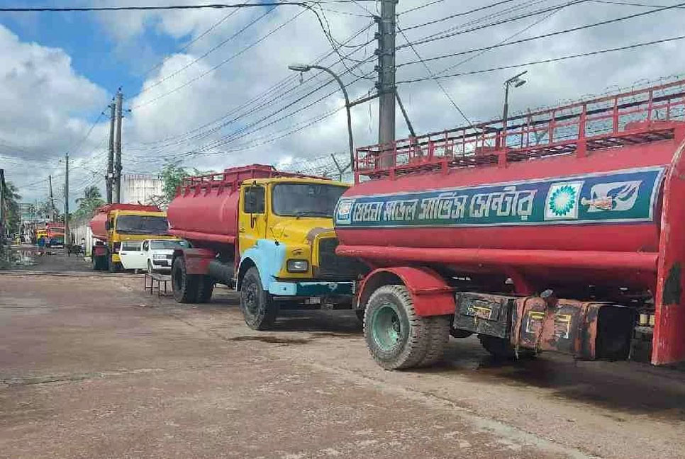 Tank lorry labors end strike, fuel supply resumes in Khulna division