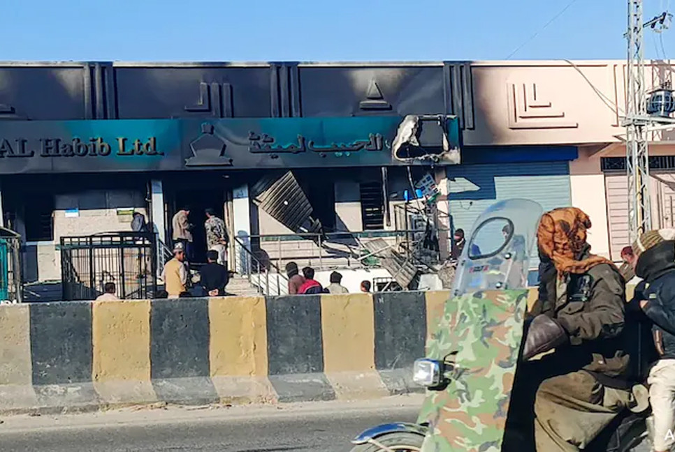 Pak Army Chief in Balochistan after deadly clashes kill 41