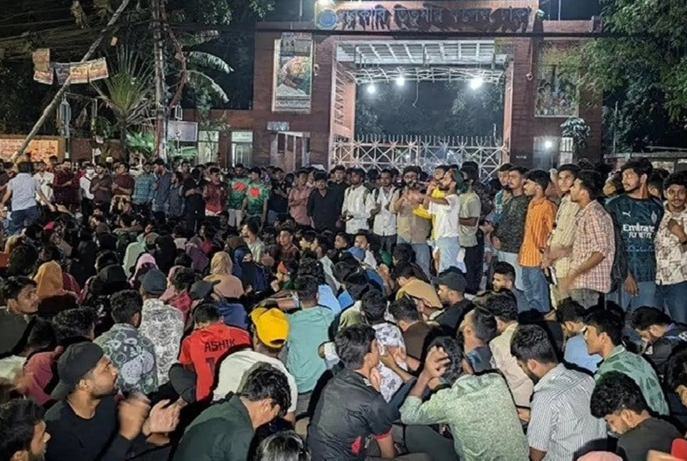 Titumir College students suspend movement, withdraw blockade