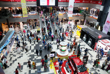 Bashundhara City Shopping Mall overwhelms customers with mega clearance sale