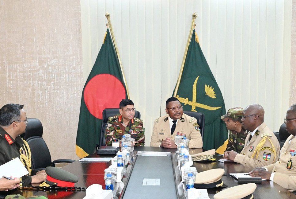 Central African Republic Armed Forces Chief calls on Chief of Army Staff