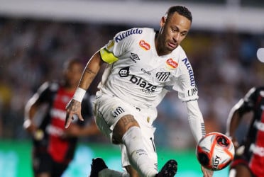 Neymar makes comeback for Santos in 1-1 draw