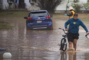 Several US states under flooding and 'thunder ice' in winter storms