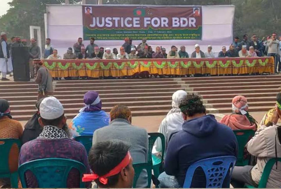 Sacked BDR members protest at Shaheed Minar with 6 demands