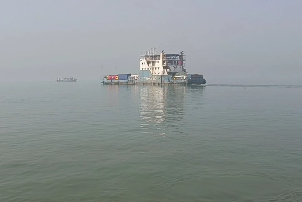 Dense fog halts ferry services on 2 routes for two hours