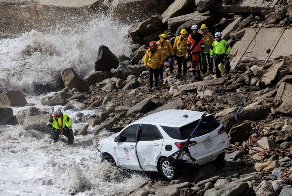 Los Angeles fire zones hit by mudslides after heavy rain