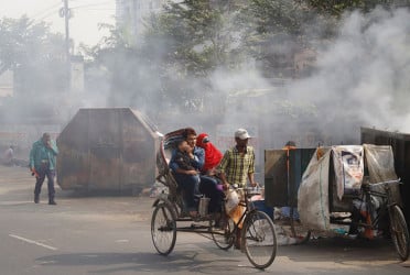 Dhaka's air 'very unhealthy' today, worse than yesterday