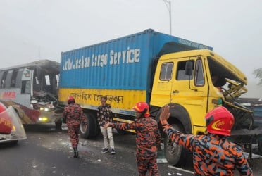 5-vehicle collision on expressway injures 20