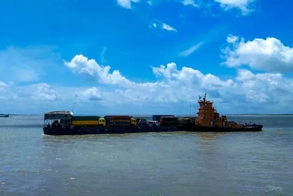 Ferry service on Shariatpur-Chandpur route resume after 4.5 hrs