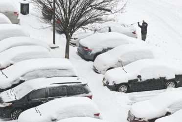 US winter storm kills 14, over 1,000 people rescued in 24 hours