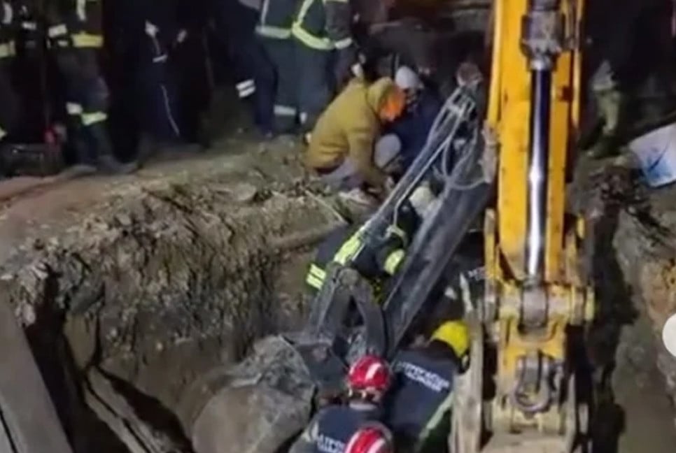 Man saved in Serbia after 8 hours buried in collapsed trench