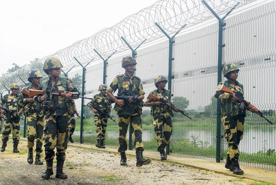 India to build fences along border