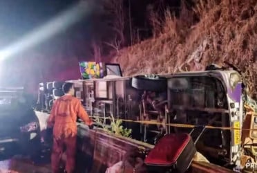 18 killed in Thailand bus accident