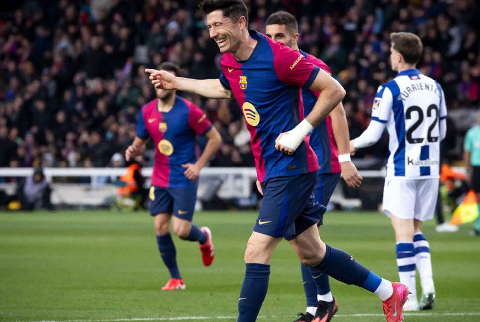 Barca thrash 10-man Real Sociedad to reclaim top spot