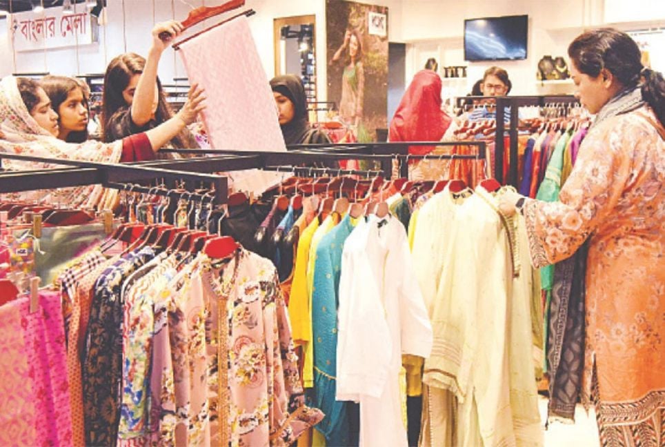 Customers flock to Bashundhara City for comfortable attire, exclusive discounts