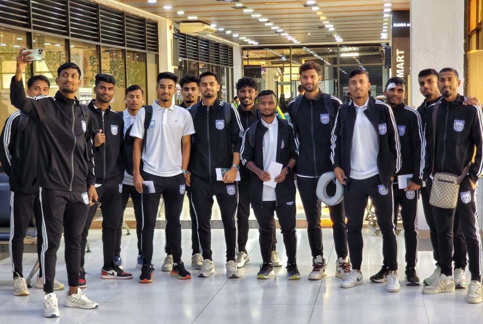 Rahmat misses flight due to visa delay as men in red & green head to Saudi