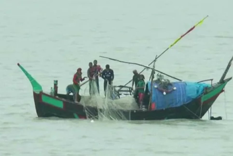 Myanmar navy frees 56 Bangladeshi fishermen hours after detention