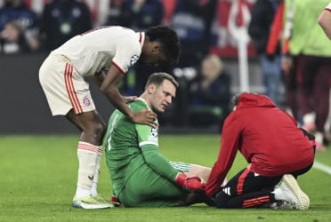 Bayern goalkeeper Manuel Neuer injures himself while celebrating a goal