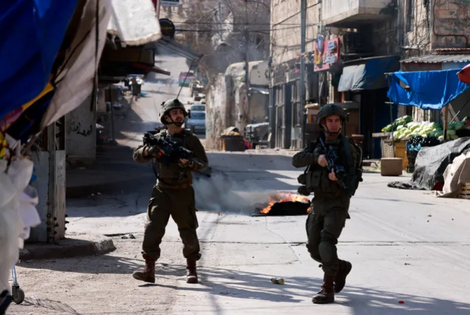 Israeli troops raid mosques in the occupied West Bank