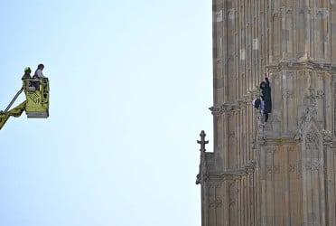 Man arrested after scaling Big Ben, shouting 'Free Palestine'