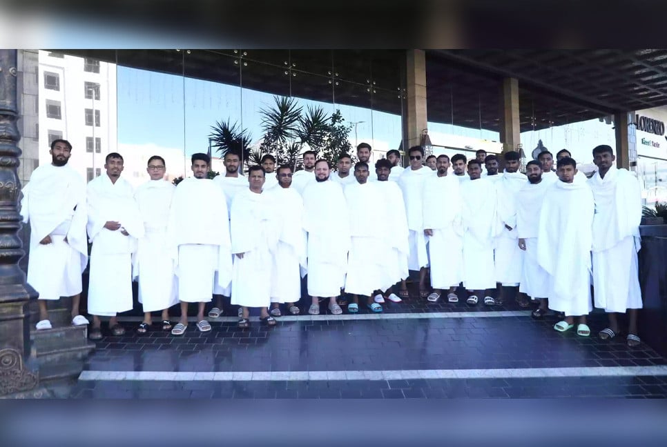 Bangladesh football team perform Umrah