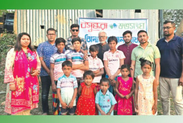 Bashundhara Shuvosangho brings Eid joy to gypsy children with new clothes