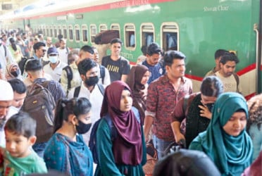 Train commuters urged to buy Eid tickets from official app, counters