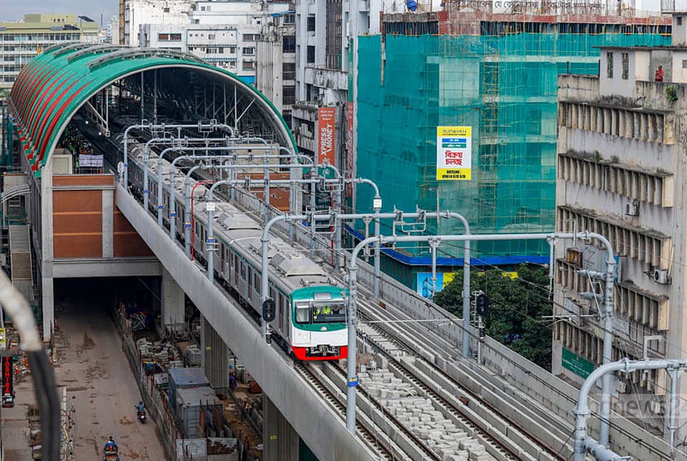 Metro rail continues operation amid DMTCL workers' strike