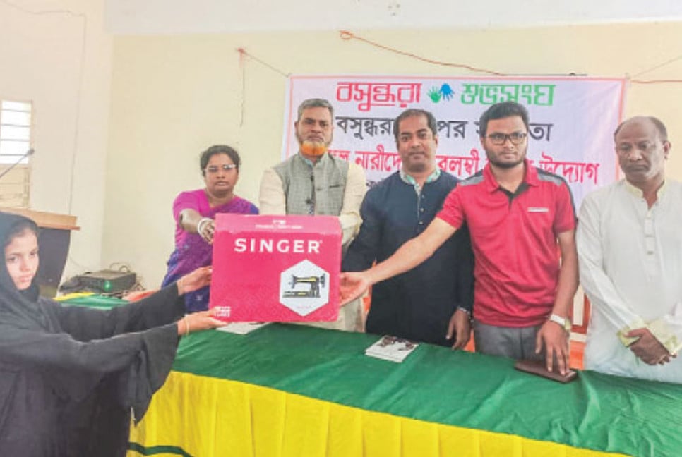 Bashundhara Shuvosangho donates 20 sewing machines in Jaldhaka of Nilphamari