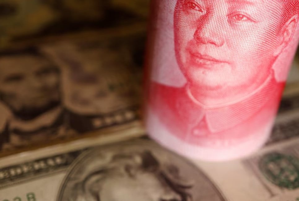 Dollar hobbled by economic worries; yuan gains on stimulus