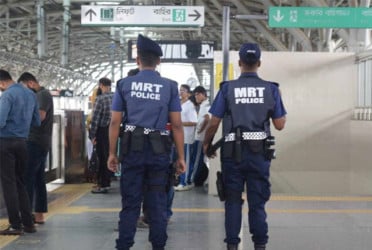 Two MRT police officers suspended, probe committee formed