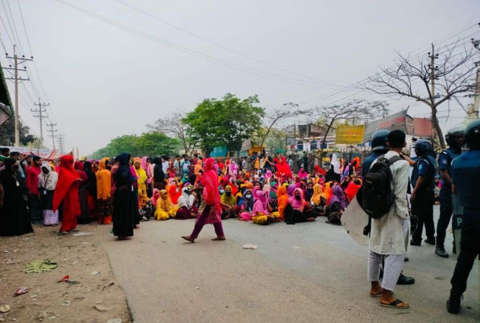 Gazipur workers block Dhaka-Mymensingh highway for extended Eid vacation