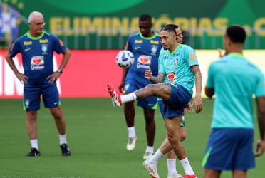 Pressure mounts on struggling Brazil but coach sees progress