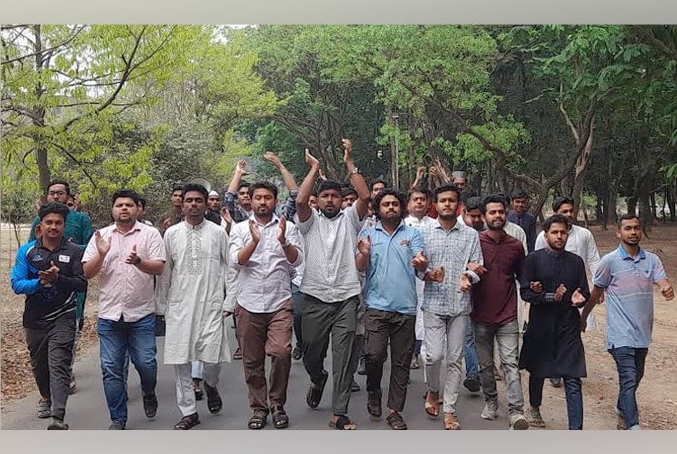 JU students demonstrate to ban on AL