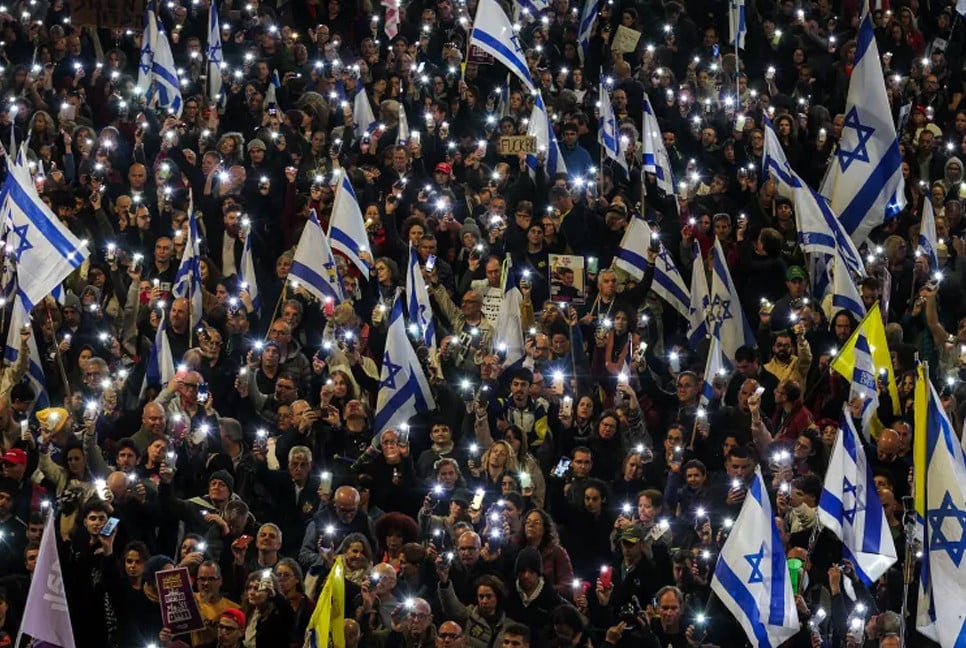 More than 100,000 Israelis turn up for anti-government protests