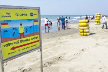 Cox’s Bazar deserted despite massive discounts