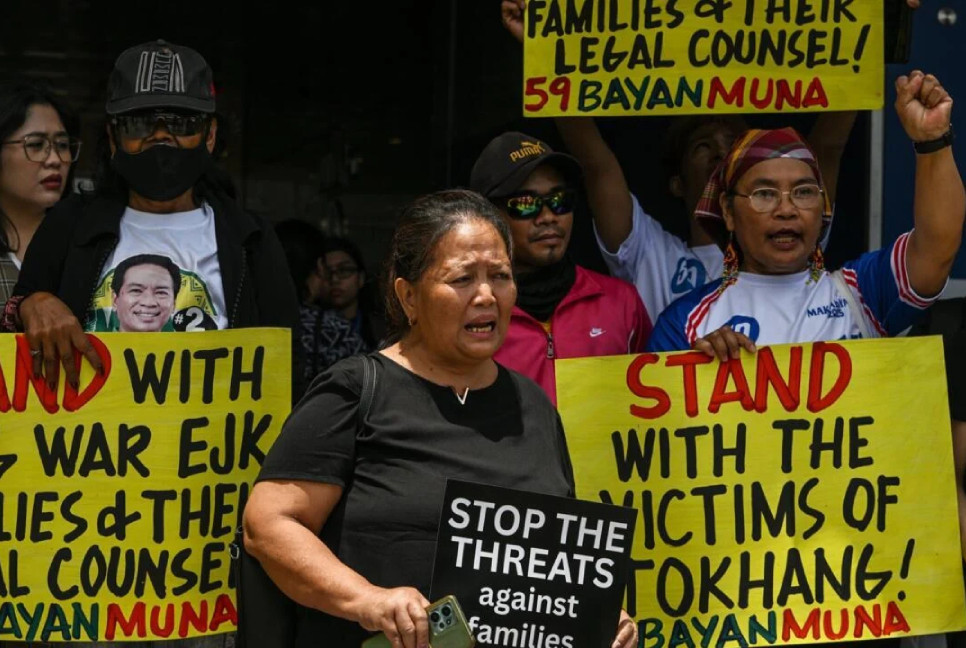 Families of Duterte drug war victims demand probe into online threats