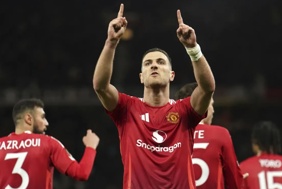 Man U stuns Lyon in epic 5-4 comeback to reach EL semis