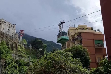 4 people killed, 1 injured as cable car plunges into a ravine in Italy