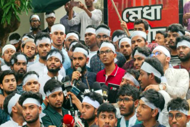 Dhaka Polytechnic Institute students march wearing ‘shrouds’